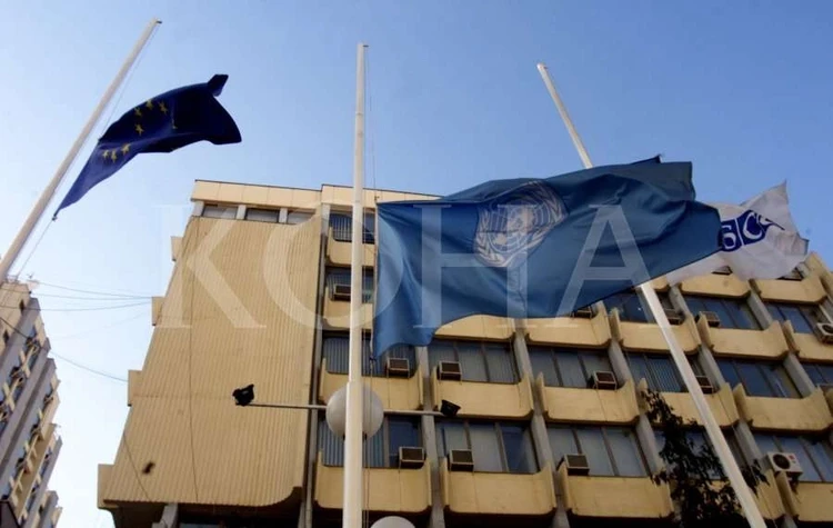 UNMIK-u për mbylljen e zyrave paralele në veri: Çështjet e pazgjidhura të adresohen në dialog