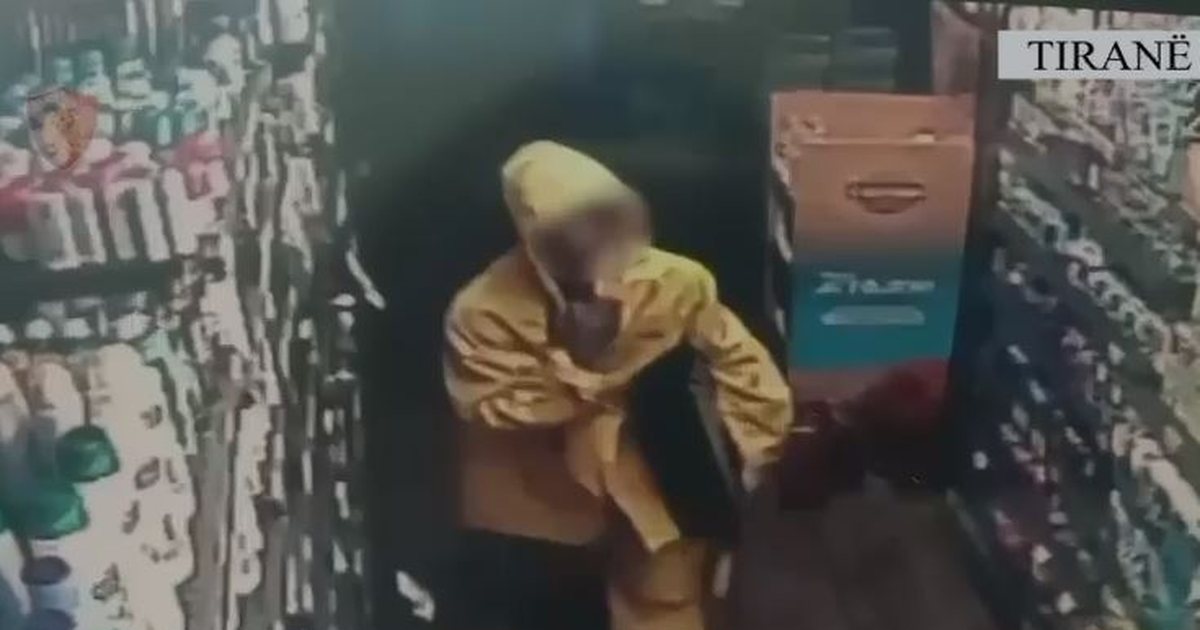 VD- Me mushama dhe kapuç vodhi marketin, arrestohet brenda orësh i riu në Tiranë