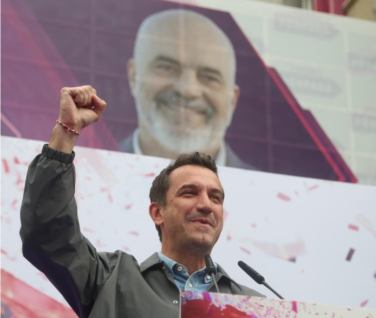 Veliaj shkon në Kushtetuese: Shkarkimi si kryebashkiak, i paligjshëm!