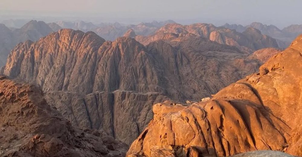 Vendi më i shenjtë në botë që po kthehet në resort, zhvarrosen dhe eshtrat e vendasve për një parking