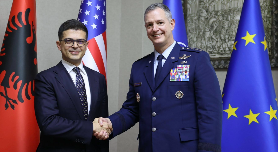 Vengu pret Komandantin Suprem të Aleancës në Evropë