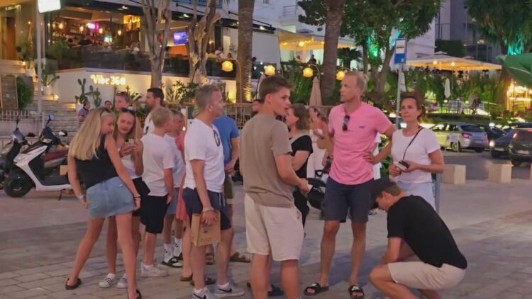 Vetëm 440 euro për turistë, paradoksi i “bumit të pushuesve të lirë” u përsërit edhe këtë vit