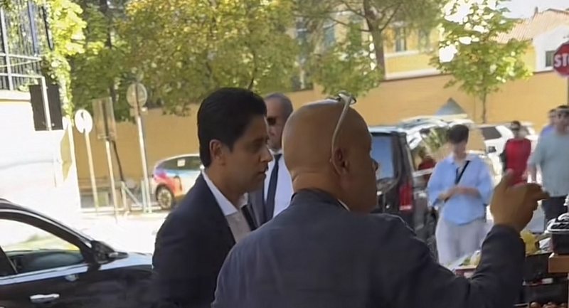 VIDEO/ E rrallë në Tiranë, presidenti i PSG-së, Nasser Al-Khelaifi filmohet duket blerë fruta në tezga si qytetar i thjeshtë