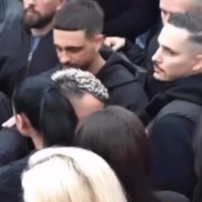 VIDEO/ Egli në ceremoninë e varrimit të vëllait të Gjestit