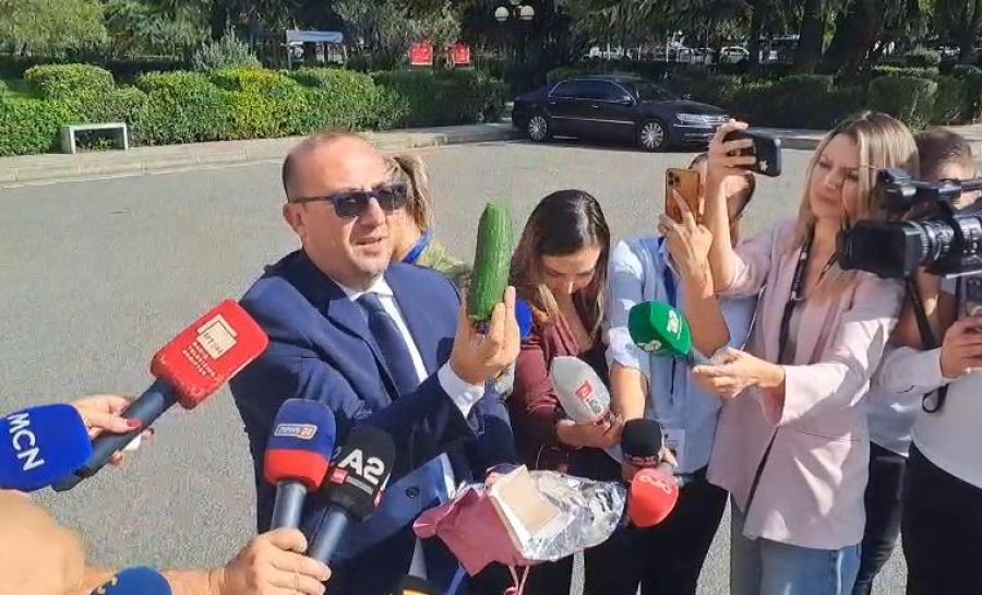 VIDEO – Kishte formën e kastravecit/ Korreshi me një dhuratë për ‘Diellën’ e Ramës