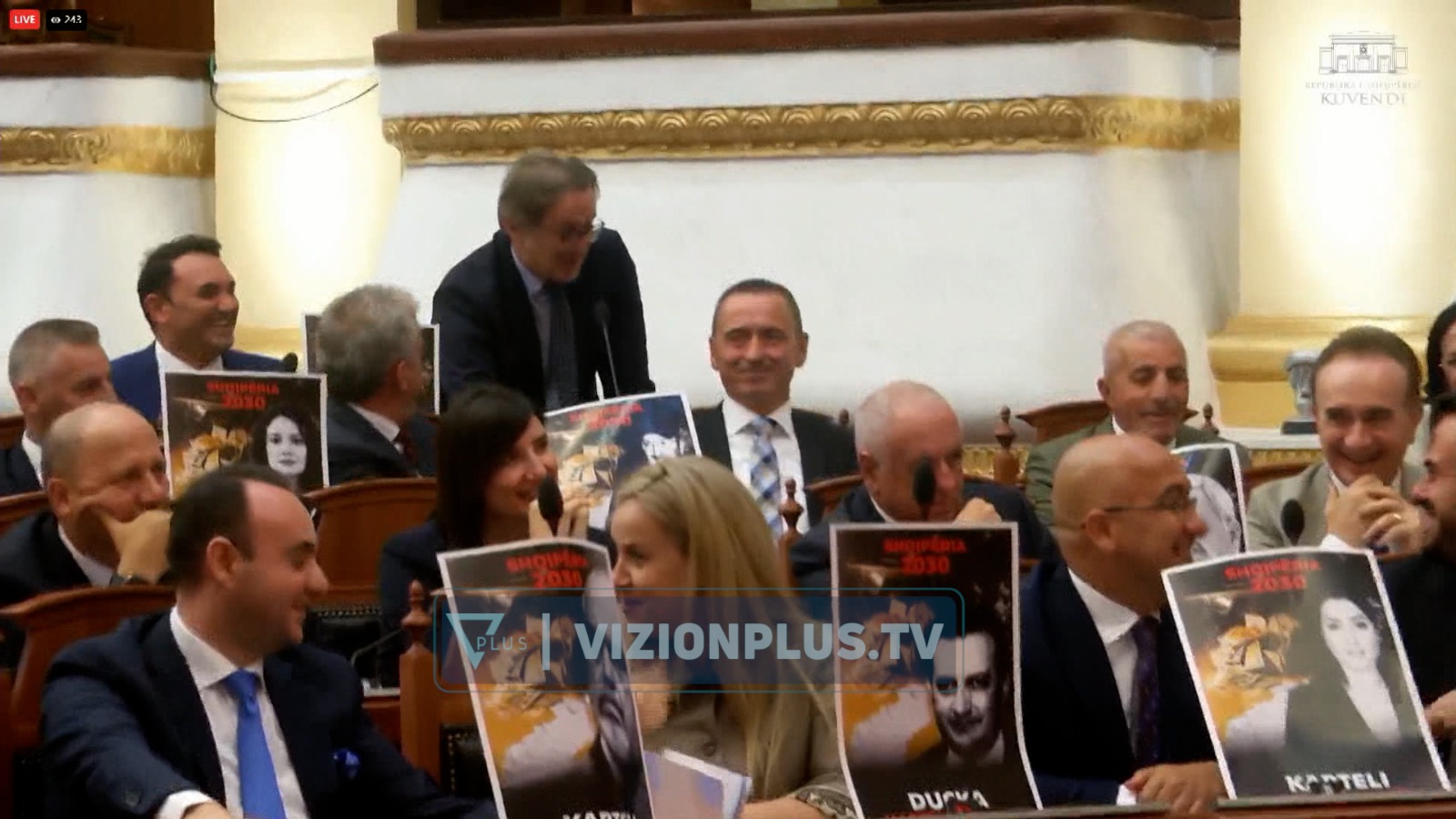 VIDEO/ Lapsusi i deputetit të PS “shkrin” së qeshuri të gjithë Kuvendin, çfarë ndodhi në seancën e parë