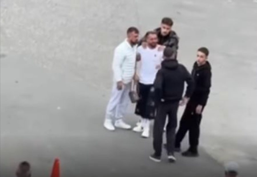 VIDEO / “Oh vëllau jem…”, momenti i rëndë kur Gjesti mbërrin në vendin ku vdiq vëllai i tij i mitur