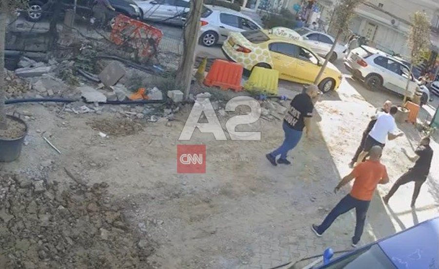 VIDEO / Plas grushti në Tiranë, dy kushërinjtë dhunojnë një person për motive pronësie