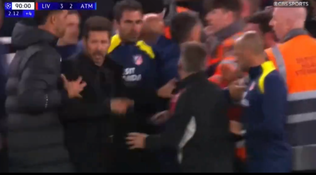 VIDEO/ Simeone humbet toruan, sherr me tifozin e Liverpulit në fund të ndeshjes