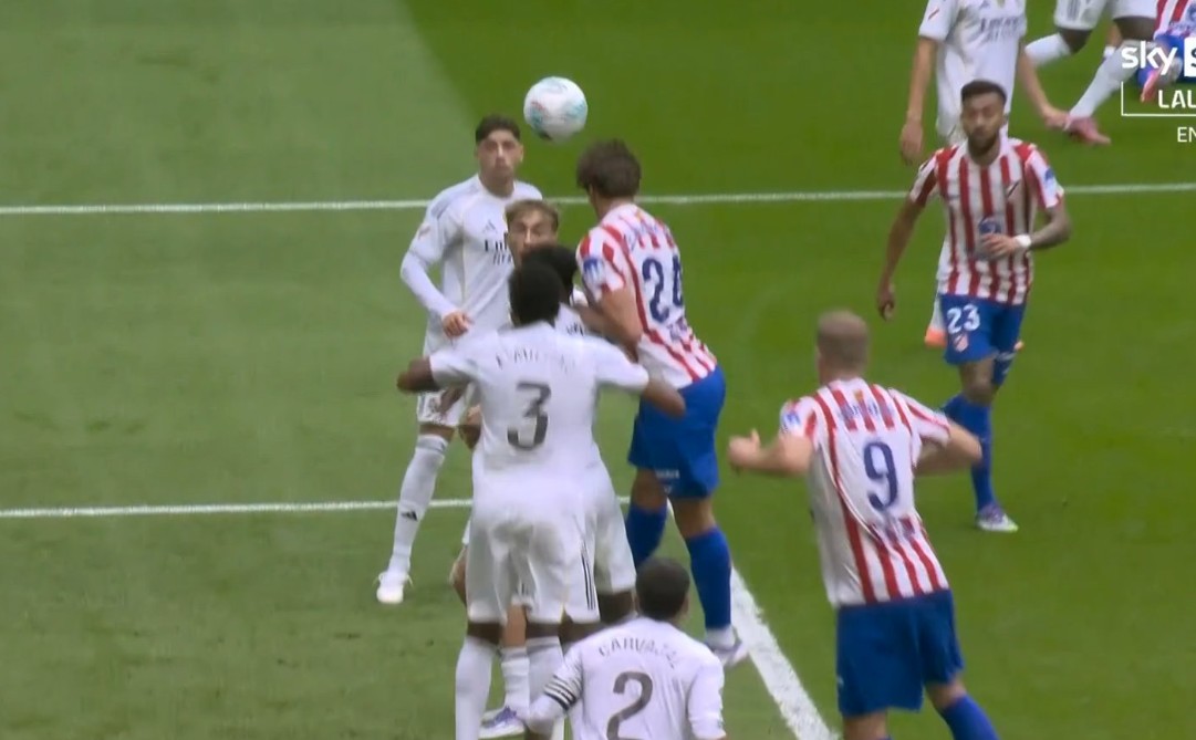 VIDEO: Zhbllokohet derbi i Madridit, shënon një mbrojtës