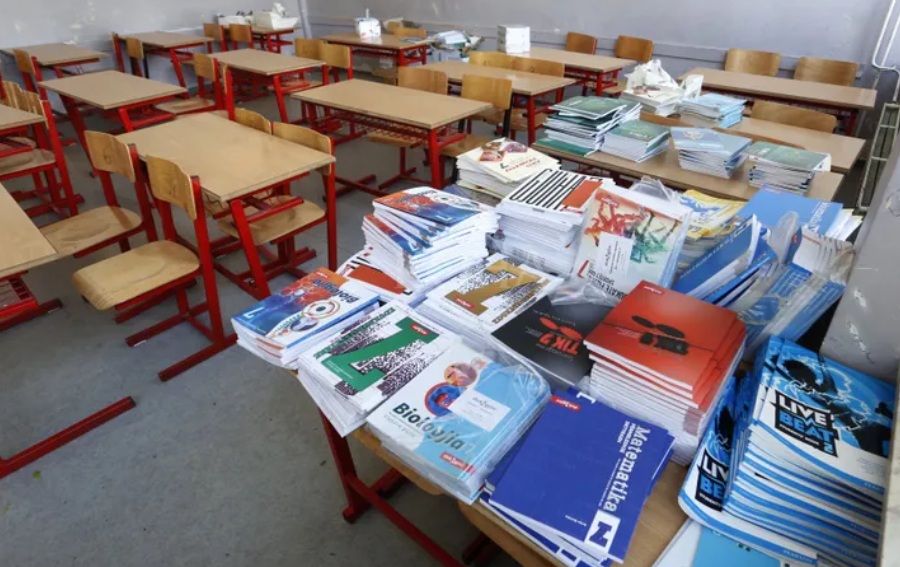 Viti i ri shkollor në Kosovë nis me kosto shtesë, 80 eurot e Qeverisë nuk mbulojnë shpenzimet