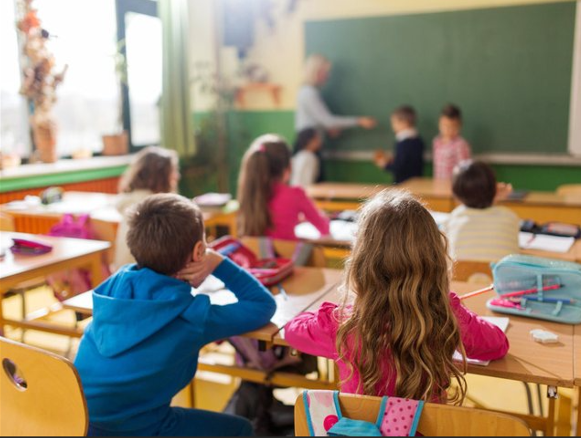 Viti shkollor fillon me më pak nxënës, 629 fëmijë braktisën Kosovën