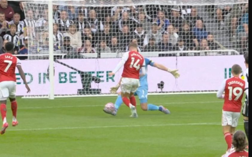 “VJEDHJE”! Tek Arsenal nuk iu besojnë dot syve, pretendojnë për penallti të padhënë ndaj Newcastle (video)