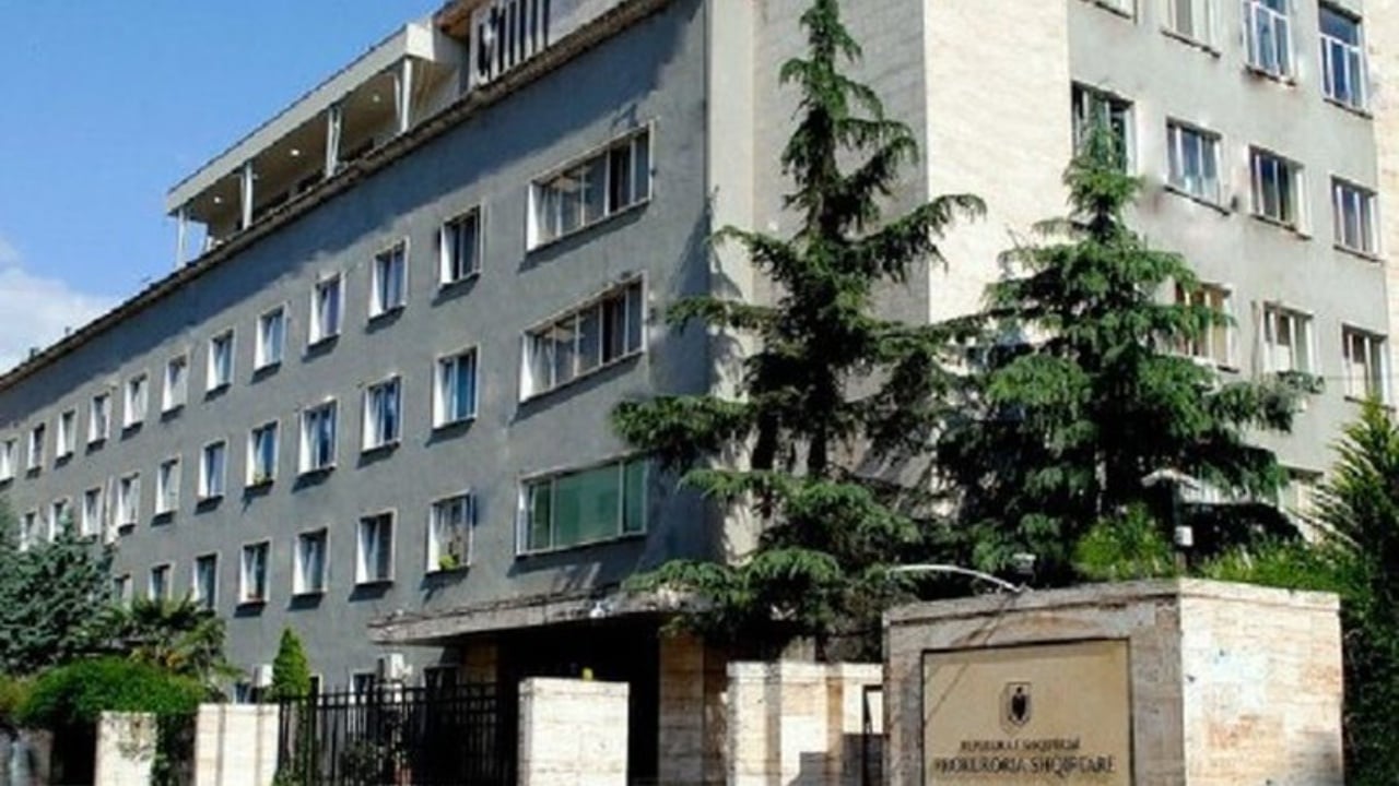 Vrau personin që 15 vite më parë i plagosi vajzën, Prokuroria Dibër kërkon burgim të përjetshëm për autorin