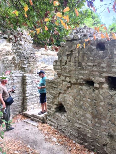 Zbatimi i planit të konservimit në Butrint, ekspertët vizitojnë parkun
