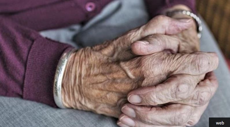 Zbulohen detaje/ Historia e dhimbshme e 70-vjeçarit në Korçë, bashkëshortja dhe 2 vajzat jetonin jashtë, vdiq në vetmi