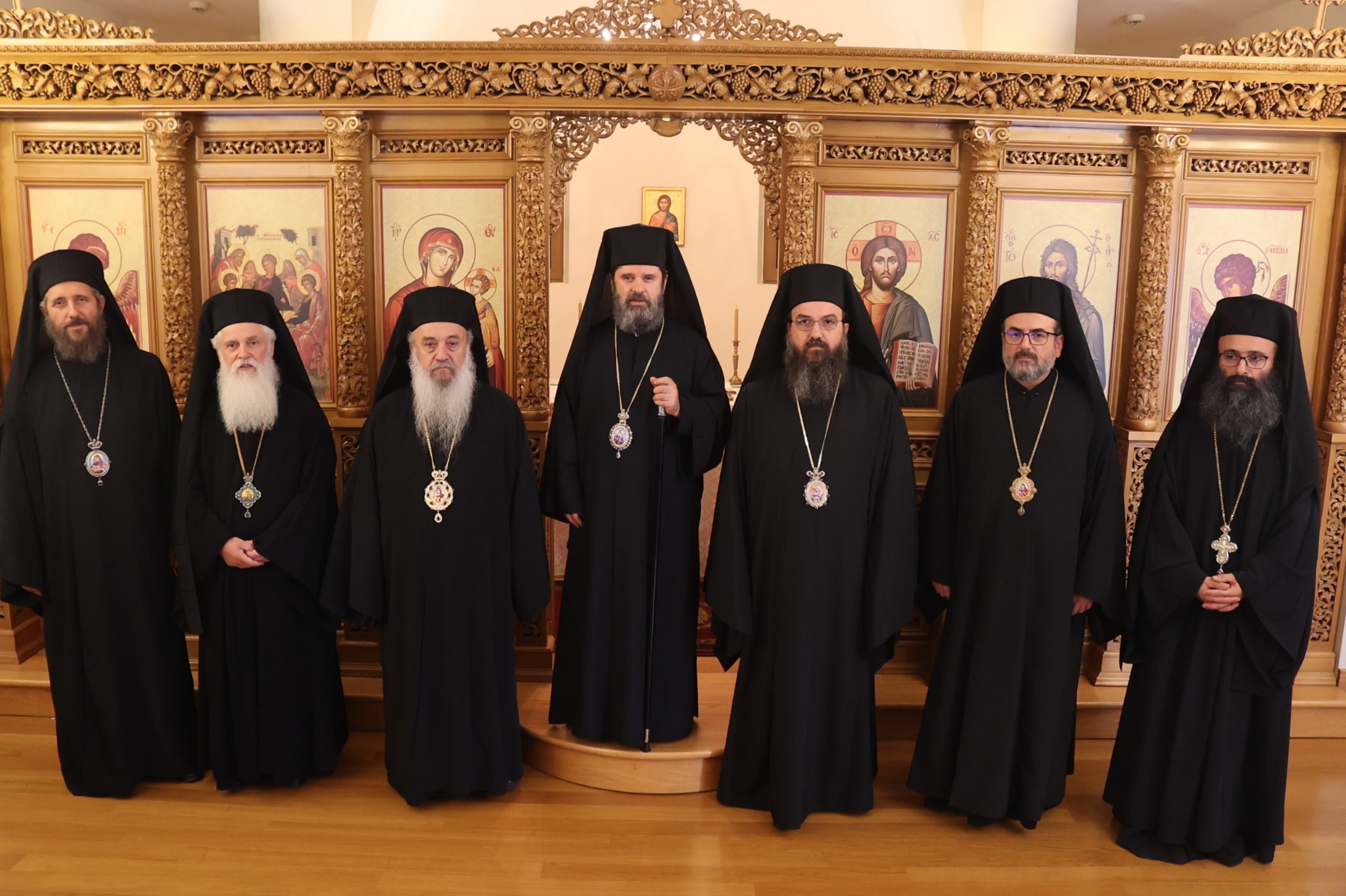 Zgjidhet mitropoliti i ri i Gjirokastrës dhe Korçës