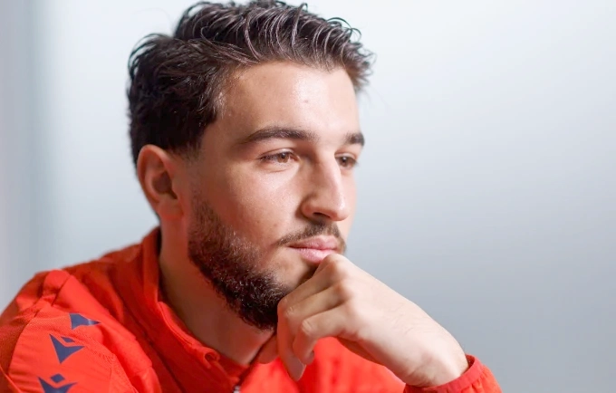 Zvicra e shqetësuar nga zgjedhjet që bëjnë shqiptarët, drejtori Tami: Më të mirët mbeten me fanellën tonë