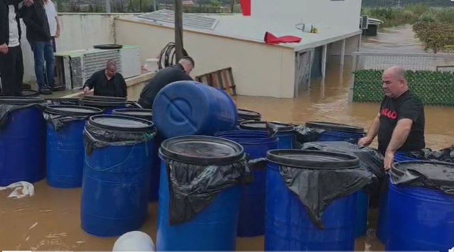 “2 metra ujë më shkaktuan 50 milionë lekë dëm”, banori: Gjithçka u shkatërrua për gjysmë ore