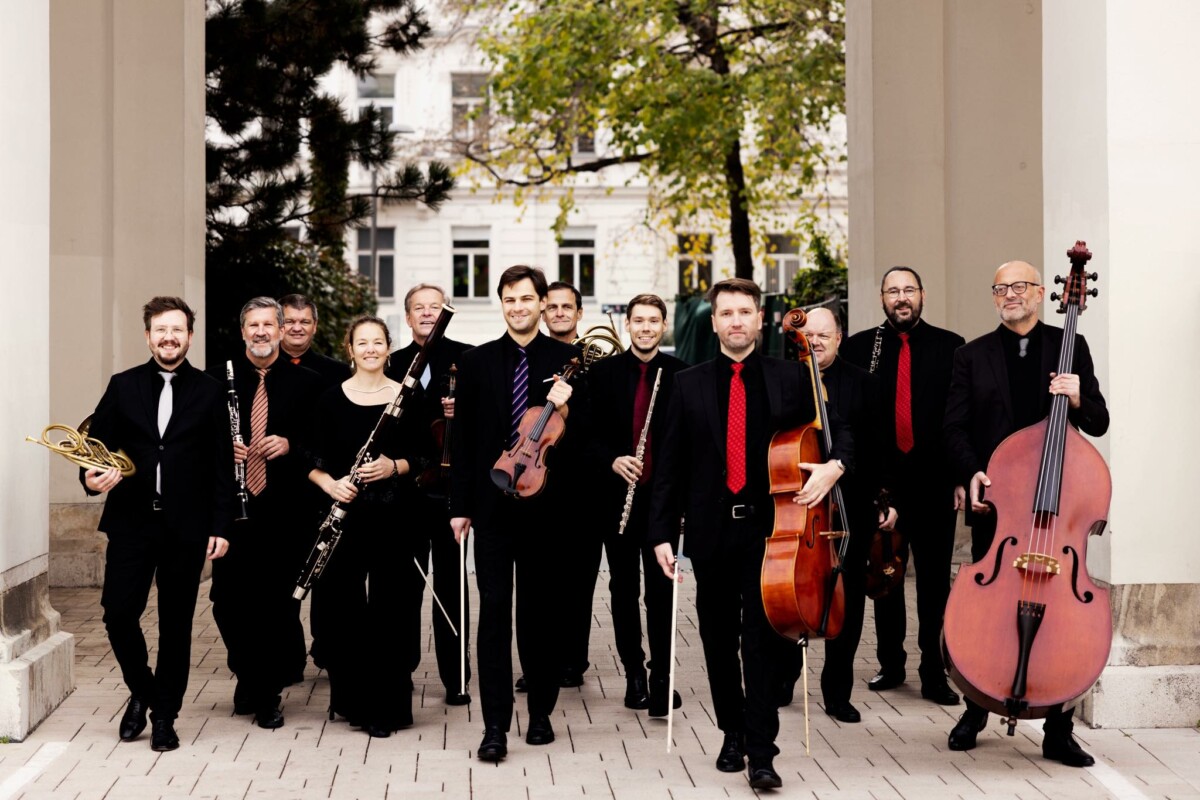 “200 vjet Strauss” nga ansambli i Vjenës me një përzgjedhje të kryeveprave të dinastisë Strauss dhe të valsit vjenez