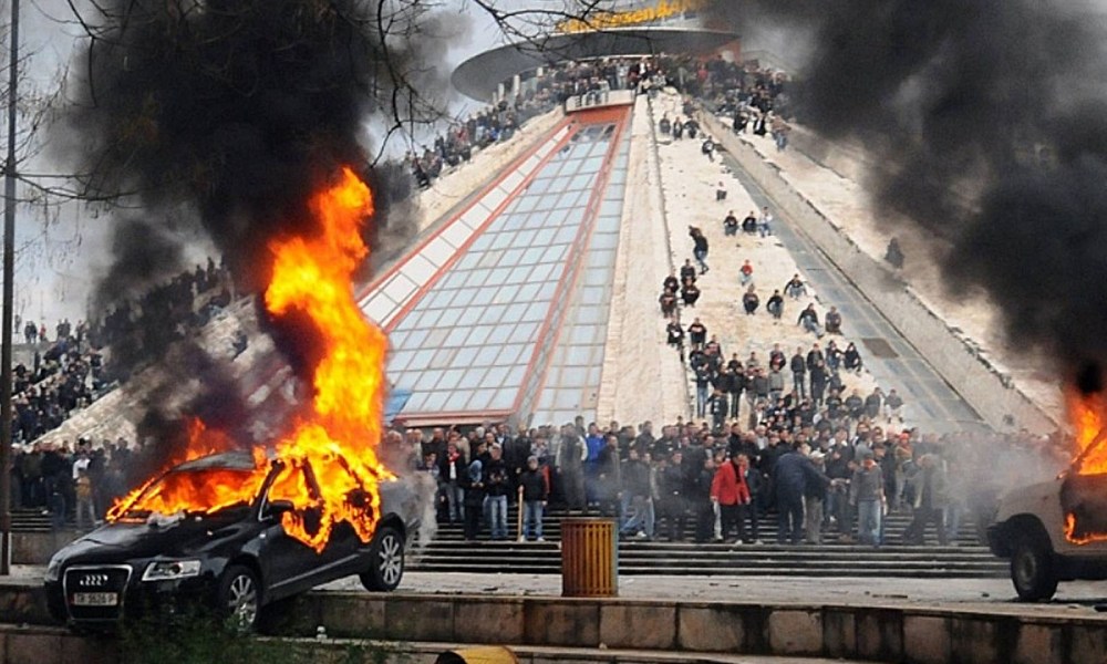 21 janari me prova të reja nga Turqia/ Lapaj: Plumbi në kokën e një prej viktimave…