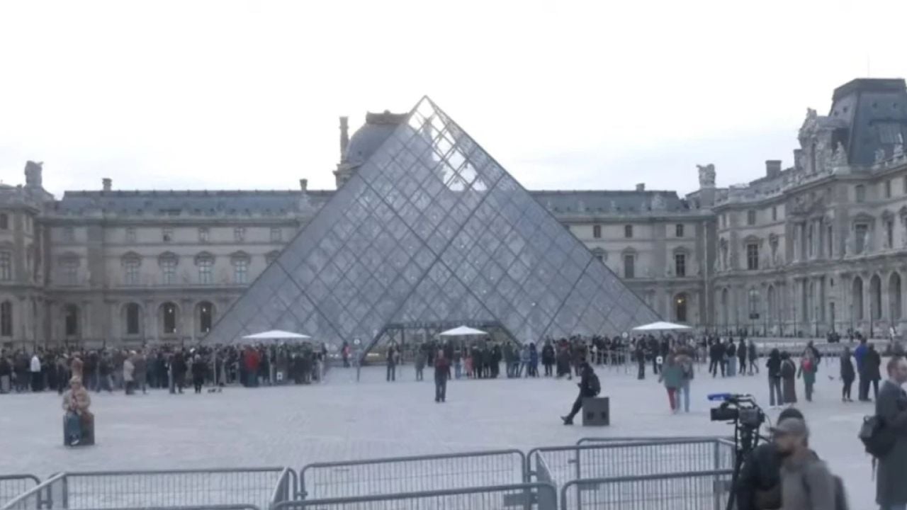 3 ditë pasi u vodhën xhevahire me vlerë 88 milionë euro, rihapet Muzeu i Luvrit