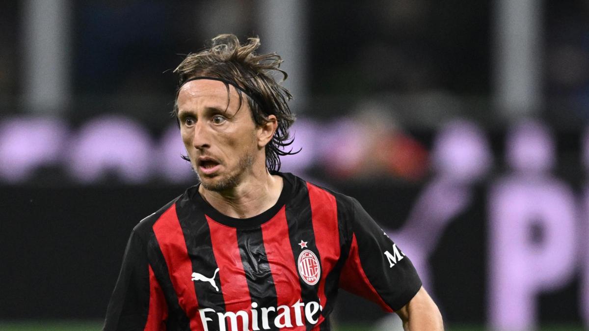 40 vjeçari Modric nuk njeh pushim; titullar i padiskutueshëm me Milanin dhe Kroacinë e tij