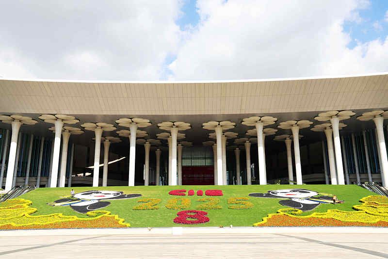 4108 ekspozues nga 155 vende, pjesmarrës në Ekspozitën e tetë (CIIE)