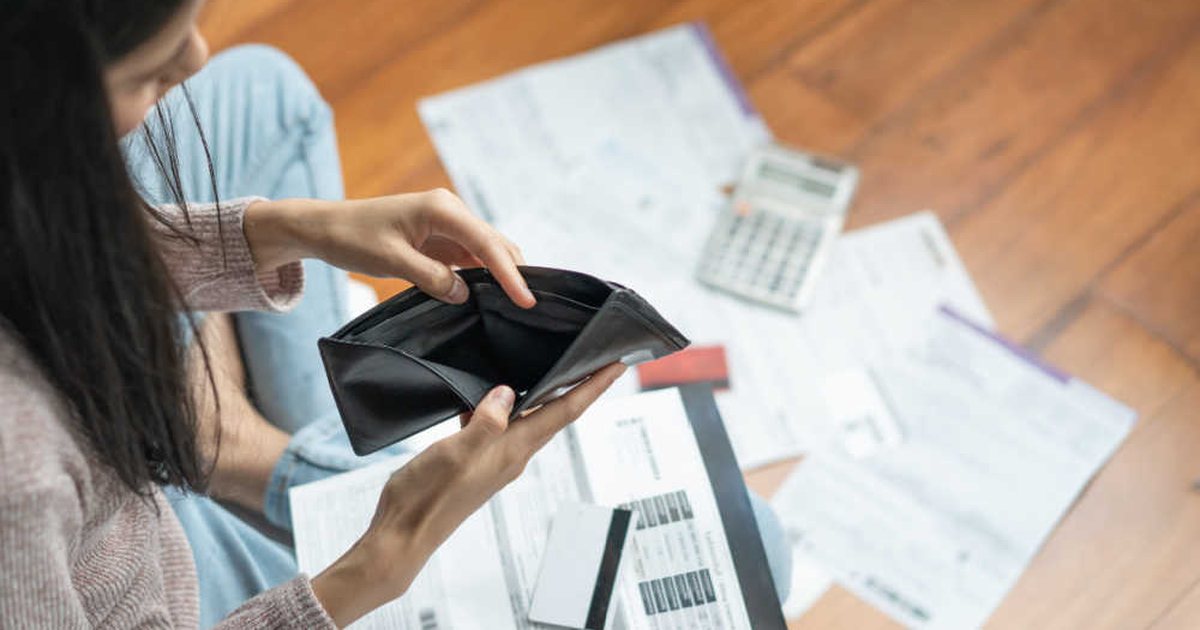 55% e shqiptarëve mezi e mbyllin muajin, por… në Europë na e kalojnë grekët