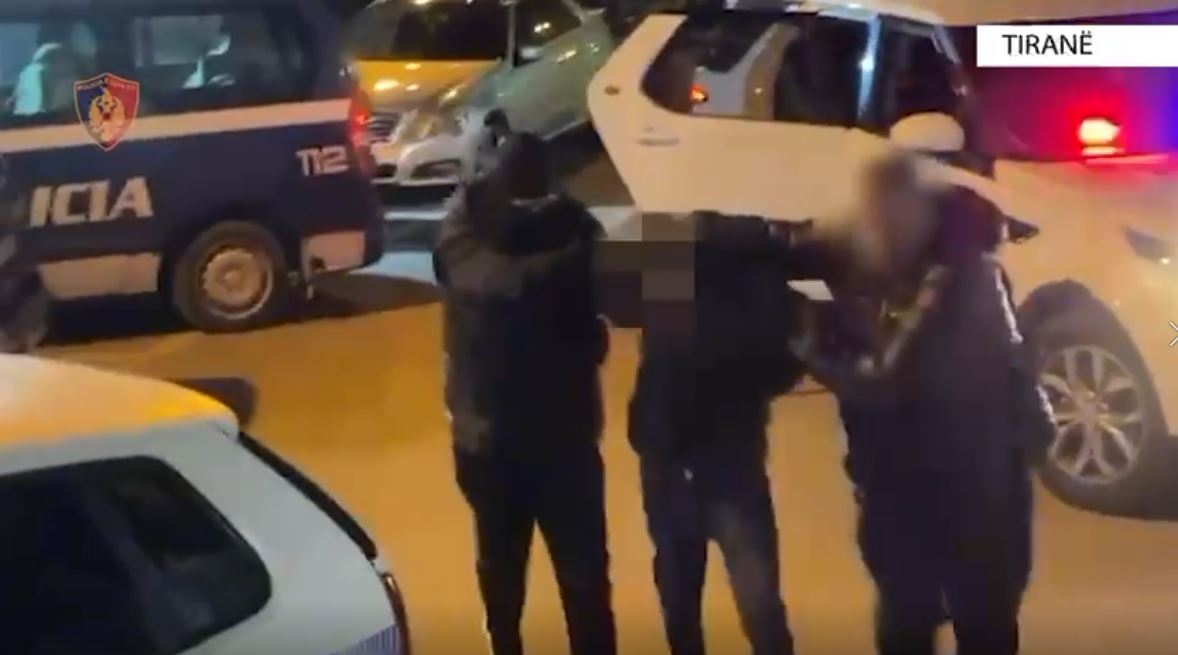 “700 gram kanabis”, tre të rinj bien në pranga në Kamëz