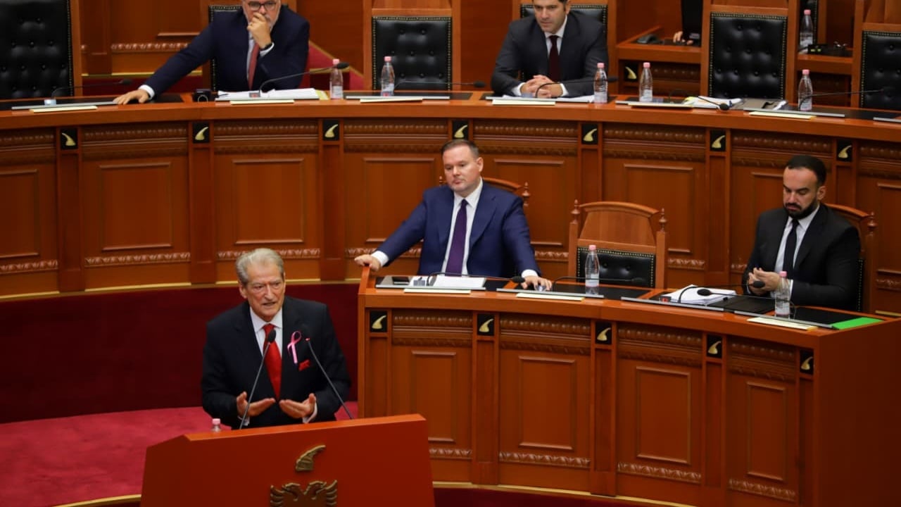 A do t’i shmanget Berisha Dumanit? Kryedemokrati përgjigjet: S’kam gjë personale. Hallin e kam te…