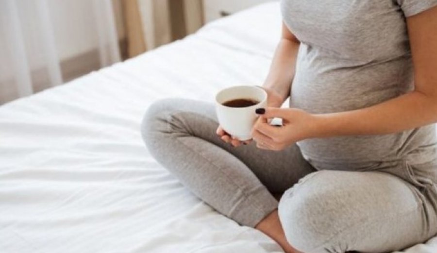 A duhet të konsumoni kafe gjatë shtatzënisë?
