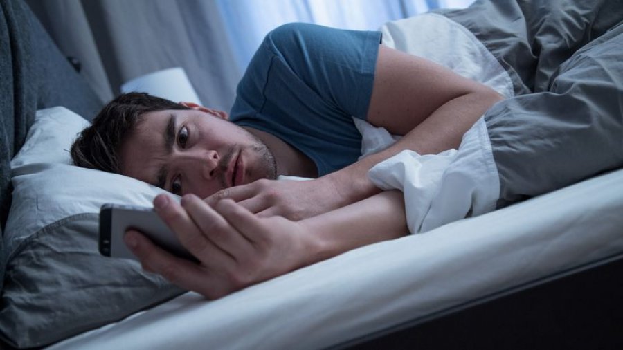 A po e bëjnë zakonet e këqija të gjumit trurin tuaj të plaket më shpejt?