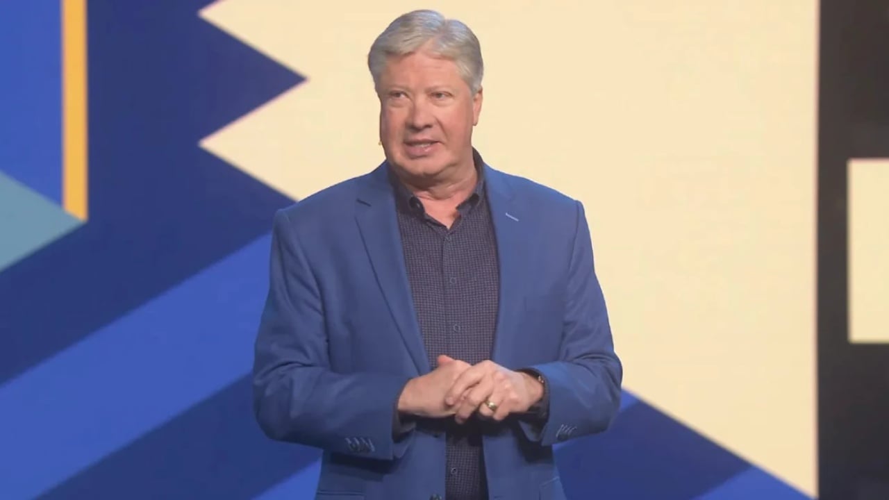 Abuzoi seksualisht me një 12-vjeçare, dënohet me 10 vjet burg dhe 250 mijë dollarë dëmshpërblim ish-këshilltari i Trump