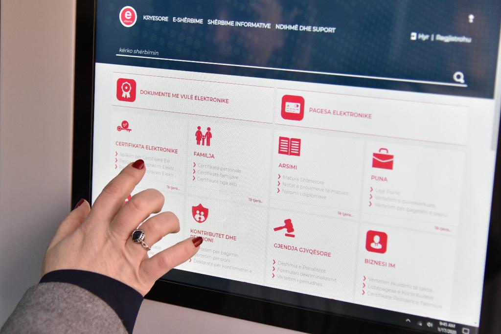AKSHI: Nuk ndryshojnë tarifat për biznesin në e-Albania, shtohet një shërbim i ri për qytetarët