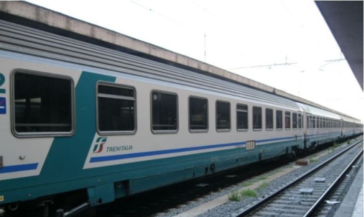 Aksident i rëndë hekurudhor/ Treni përplas tre të rinj, një i vdekur dy të plagosur