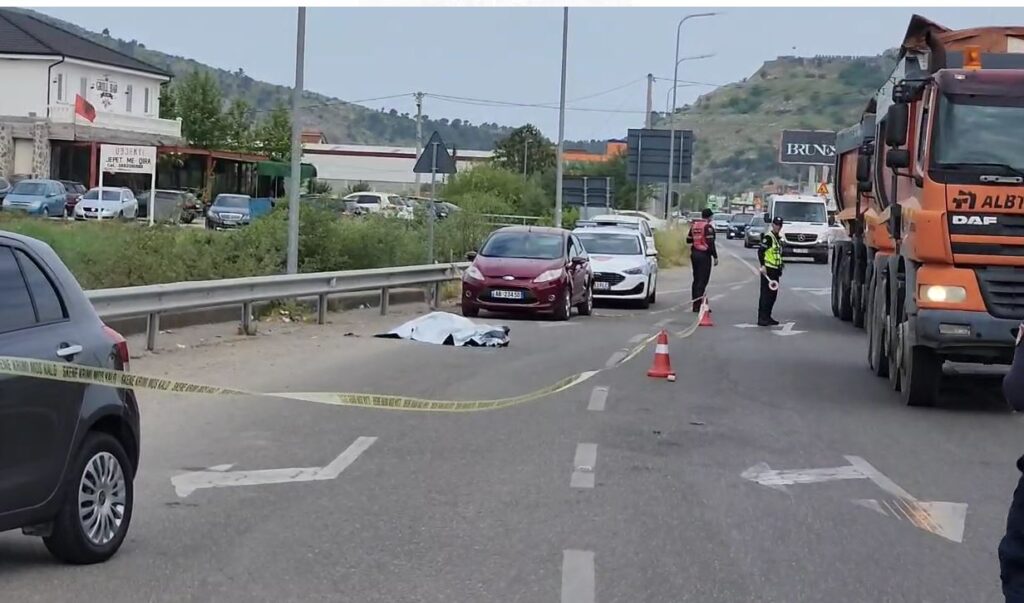 Aksident i rëndë në aksin Bilisht-Kapshticë. Përplasen dy automjete, humb jetën pasgjerja