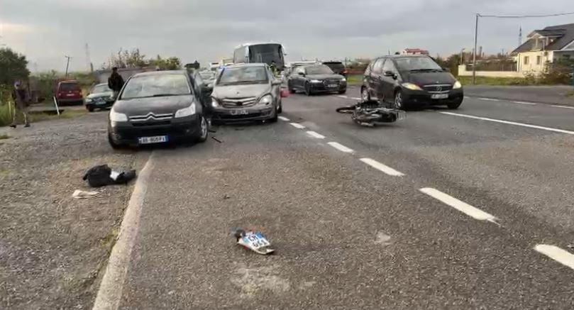Aksident i trefishtë në autostradën Lezhë–Laç, humb jetën motoristi
