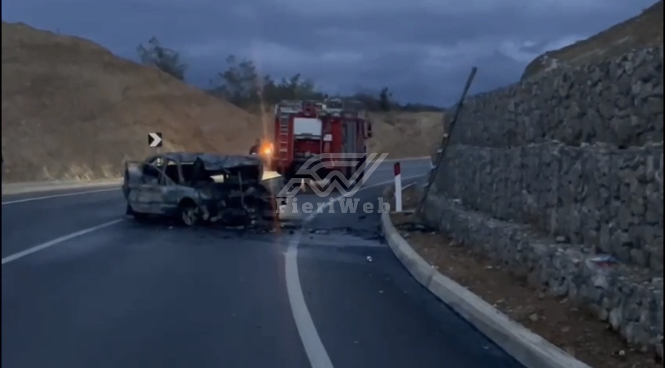 Aksident në Qafë Plloçë, makina përfshihet nga flakët pas përplasjes