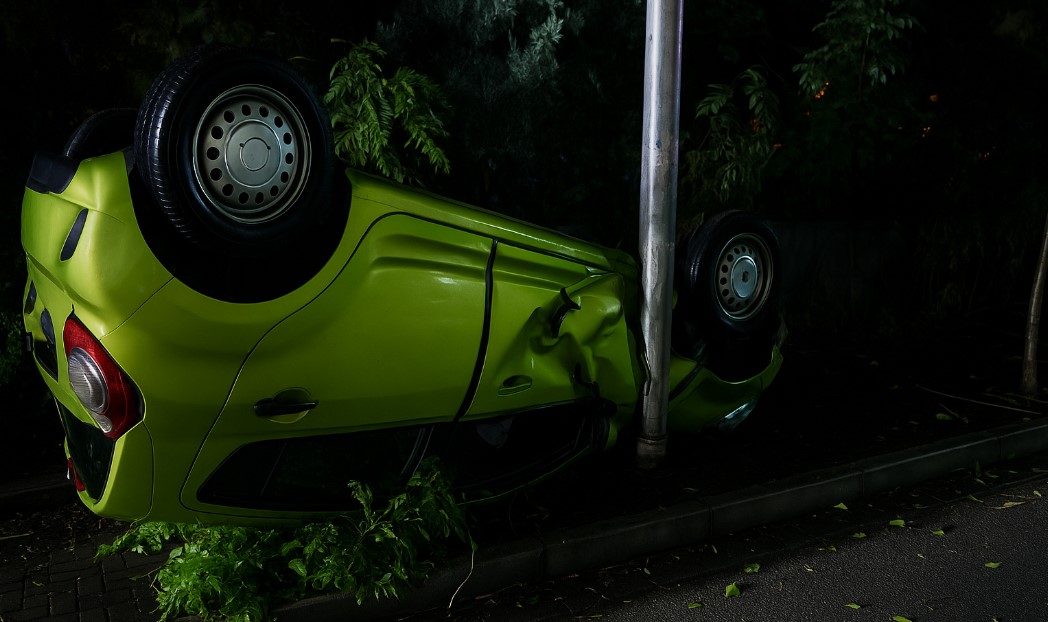 Aksident pas mesnate në Sarandë, përmbyset automjeti – arrestohet drejtuesi 18-vjeçar