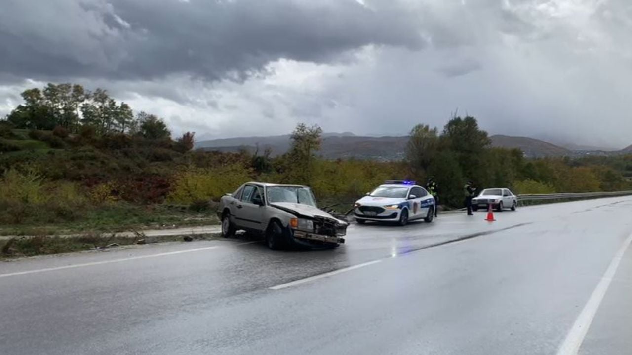 Aksident rrugor në aksin Bulqizë-Maqellare, përplasen dy makina, 5 të plagosur
