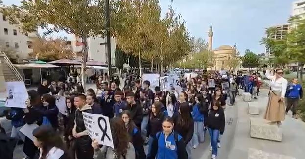 Aksidenti i mori jetën tragjikisht 17-vjeçarit/ Qindra qytetarë të Vlorës marshojnë në rrugët e qytetit