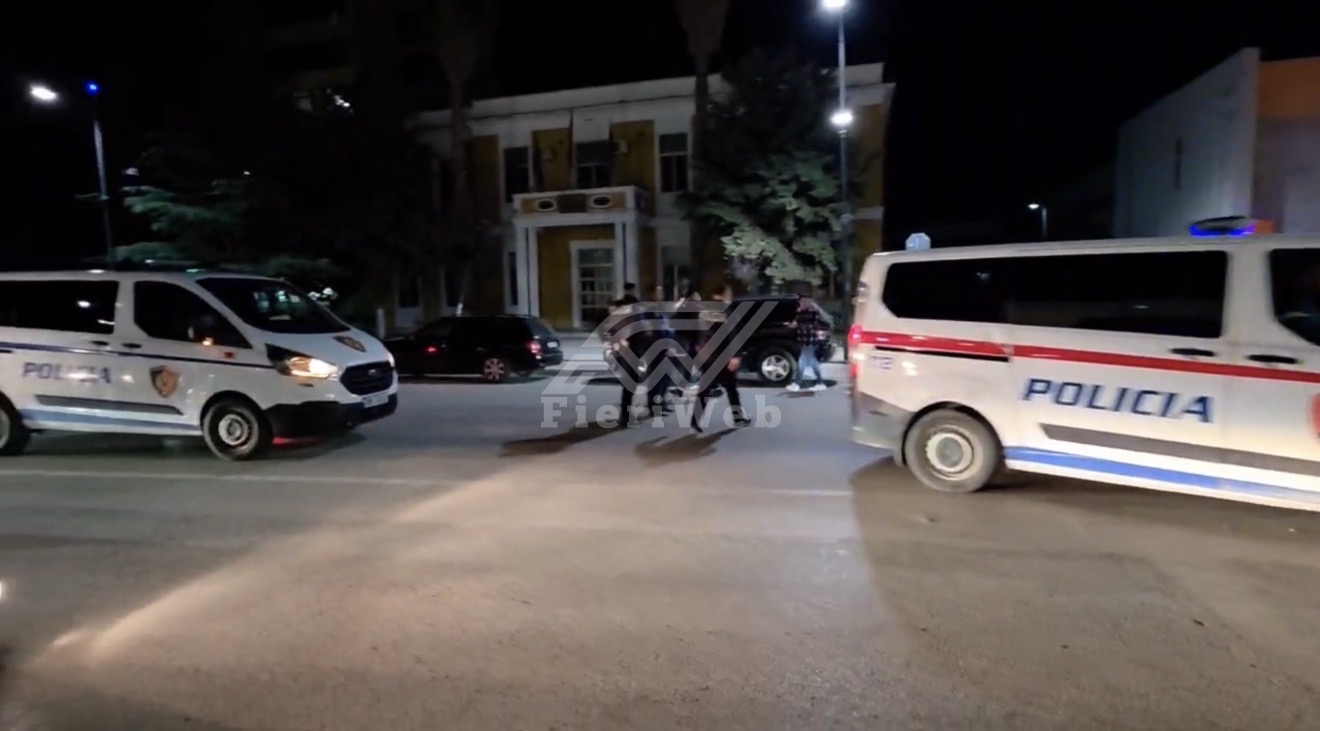 Aksion policor në qendër të Fierit, shoqërohet pronari i picerisë kapet me pistoletë