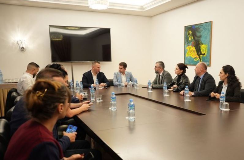 Alimehmeti: Florjan Binaj, kandidati i pavarur më i avantazhuar në 35 vite