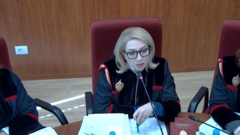 Ankimimi i Veliajt, Kushtetuesja ndërpret seancën për 30 minuta