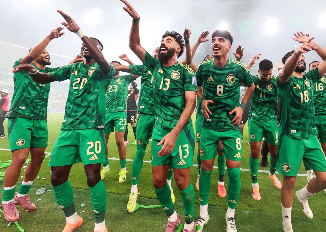 Arabia Saudite siguroi biletën për Botëror, futbollistët dhe stafi “vishen me ar”