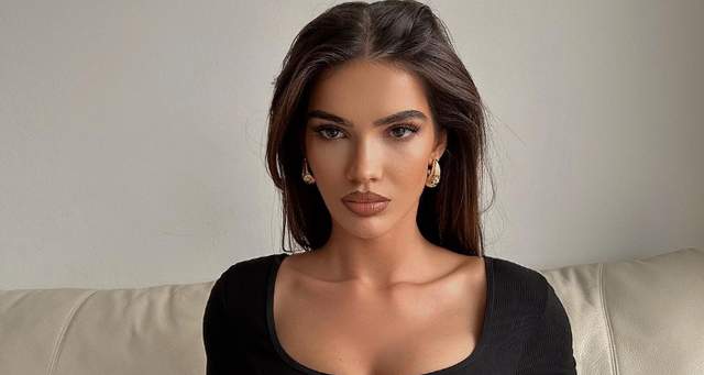 Arbenita Ismajli surprizohet me një buqetë gjigante trëndafilash, kush është personi që ia dërgoi?