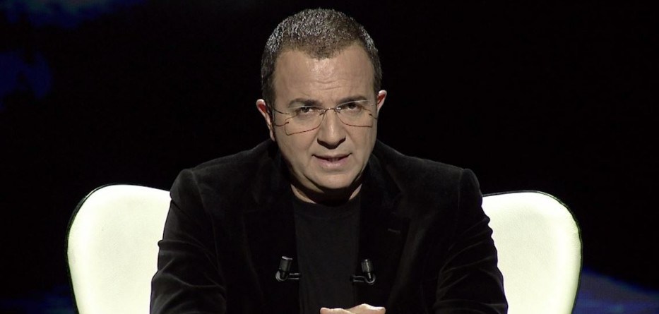 Ardit Gjebrea: Flas me hënën …(teksti dhe kënga)