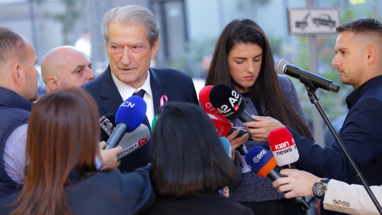 “Arrestimi i avokatit, terror për të mbyllur gojën”/ Berisha për mandatin e Sonila Bejtjes: Kushtetuesja shkeli ligjin