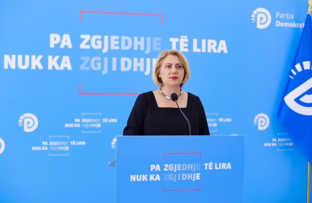 “Arsimi digjital,vetëm në letra”, Sula ‘thumbon’ kryeministrit: Propaganda e Ramës fsheh kolapsin në shkolla